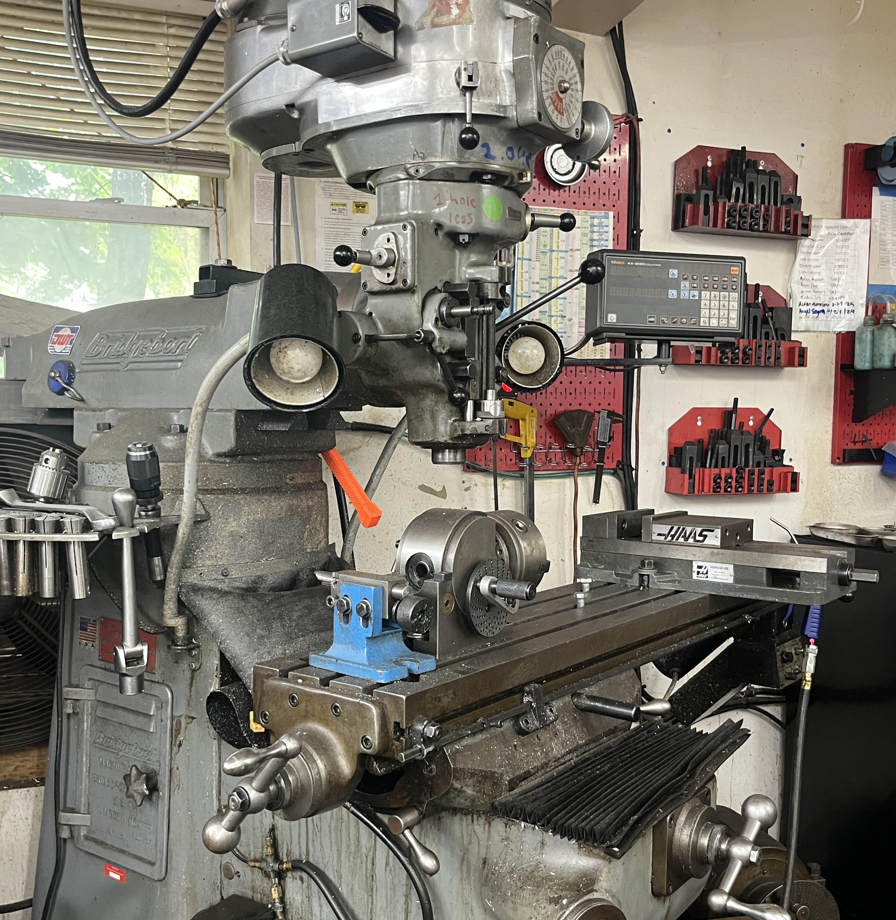 Garage workspace image 1